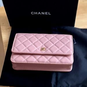 PreOwned Channel 22C Pink Caviar Wallet on Chain WOC